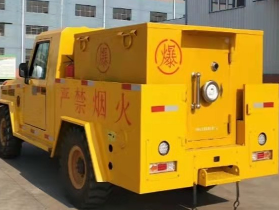 斗门凯龙爆破器材运输车：保障爆破任务的安全运行